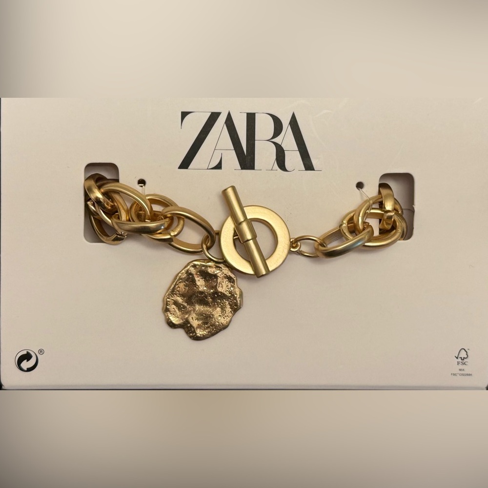Women’s Bracelet NWT Gold Chain Link Toggle Clasp Charm Zara M